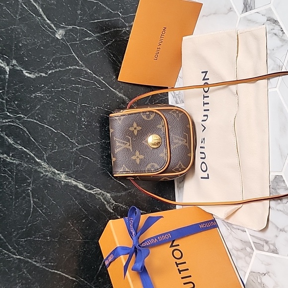 Louis Vuitton Handbags - Louis vuitton cancun pochette 🤎